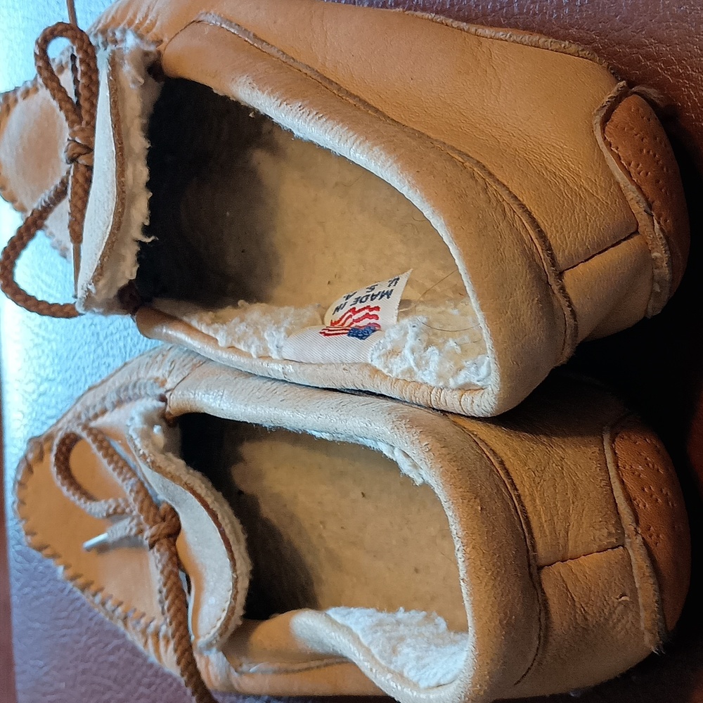 Leather and wool moccasins, sz S (5-6) - Picture 2 of 6
